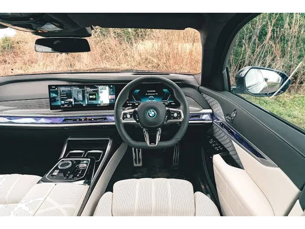 bmw i7 i7-xdrive60-m-sport interior