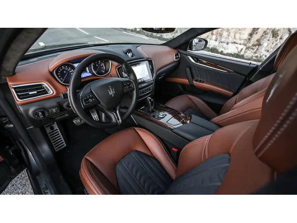 maserati ghibli ghibli-trofeo interior