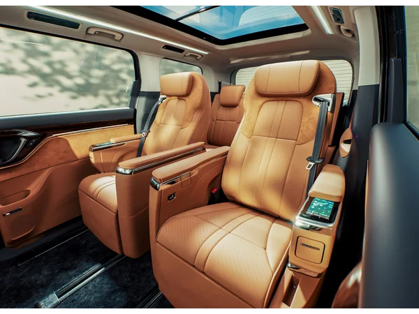 mg m9 m9-presidential-limo-900-kwh interior