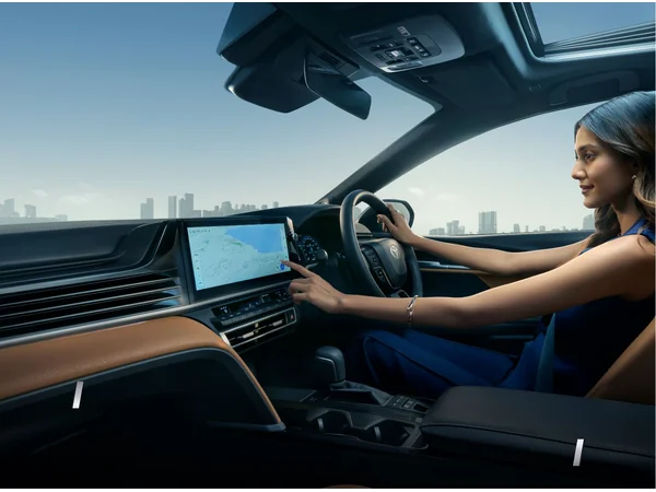 toyota camry camry-sprint-edition-hybrid-electric-petrol-automatic-platinum-white-pearl interior